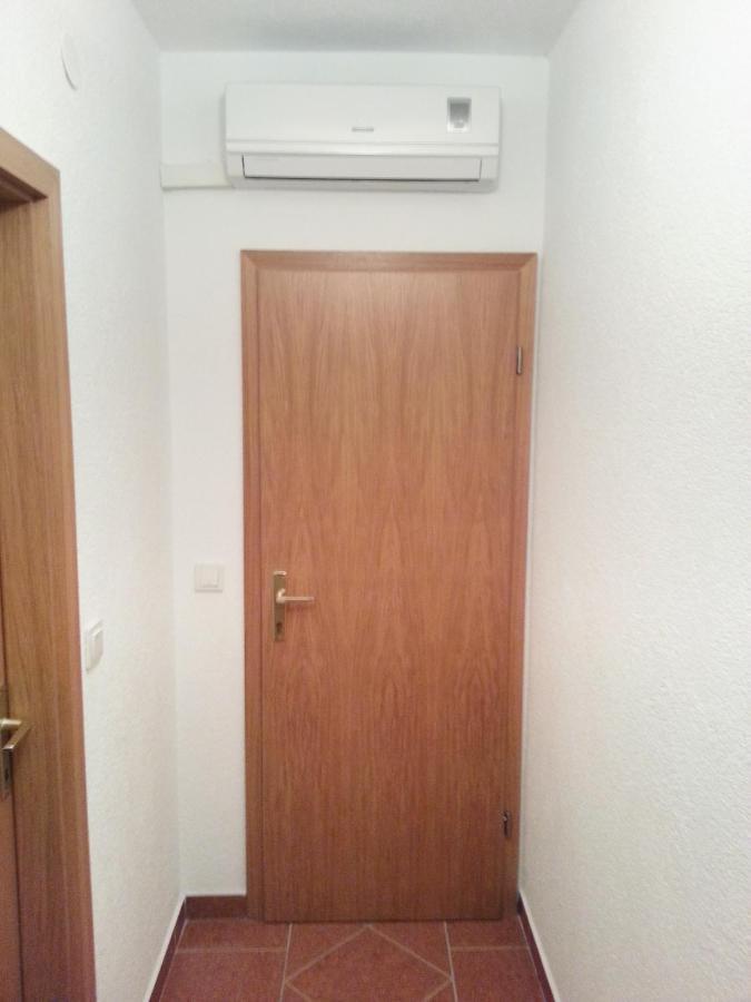 Apartments By The Sea Metajna, Pag - 6465 ภายนอก รูปภาพ